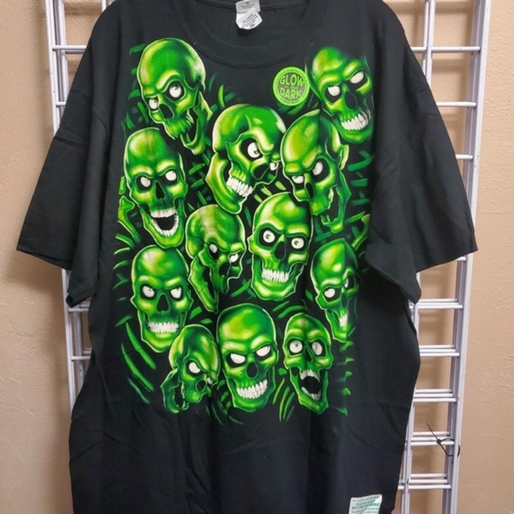 vintage 2000s Liquid Blue Skull Pile t-shirt